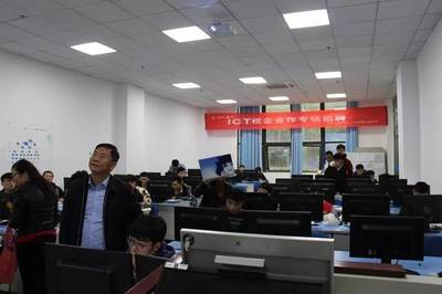 杨红卫董事长率队参加省民办高校考察团--走进重庆人文科技学院