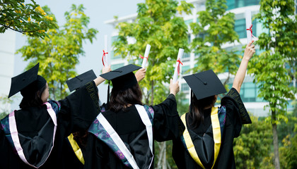 仅凭一所民办大学就登陆港股?辰林教育面临多重合规风险